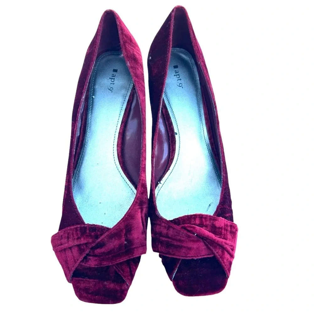 NWOB Elegant Burgundy Velvet Peep Toe Wedge Heels 9.5